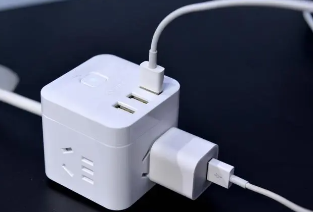 手機充電器不用時一直插在電源上可以嗎?